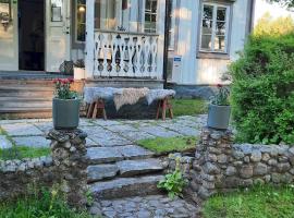 KvarnDammens Bed & Breakfast: Vetlanda şehrinde bir otel