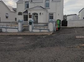 Ardhill House B&B The Diamond, in the Heart of Ardara Town , F94 C7X9, hotel de playa en Ardara