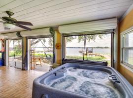 Lake Francis Lily Pad - Home with Hot Tub and Dock!, rumah liburan di Lake Placid