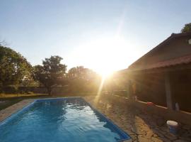 Chácara com Piscina, feriehus i Araçoiaba da Serra