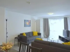 Lindrick Villa- 3BD Bunglow , Free parking- Long stays