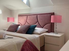 Apartments Four You-with sea view &ndash; hotel w mieście Zadar