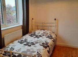 Comfortable quiet room near Cambridge, hotel with parking in Long Stanton
