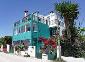 Natural Mystic Hostel: Costa de Caparica'da bir hostel
