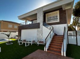 Sea-side Villa in la Zenia, villa en Alicante