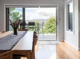 Breathtaking Views with Parking in Trevallyn
