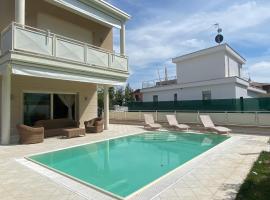 The Diamond - Luxury Villa with Private Pool, hotel em Padenghe sul Garda