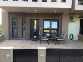 LUX groundfloor apartment in coastal N.Michaniona