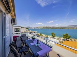 Raos in Trogir - Mittel-Dalmatien, къща за гости в Трогир