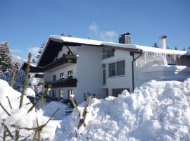 Landhaus Almdorf, hostal o pensión en Sankt Johann in Tirol