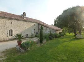 maison avec terrasse et piscine sur grand terrain, viešbutis mieste Laroque-Timbaut