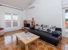 Lovely Apartment In Betiga With Wifi