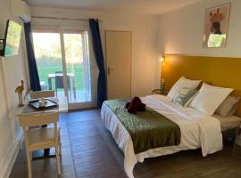 Joli Appartement 27m2 Oasis Provençale en village vacances en Camargue, wellness hotel v destinaci Arles