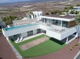 KARAT Villa Zambrano - INCLUDES GOLF CART