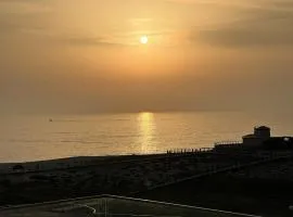Povoa de Varzim-Sleeps4-Beachfront-Ac-Parking