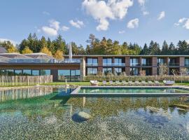 Hotel Munde โรงแรมที่มีสระว่ายน้ำในHofstetten