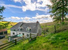 Caer Mynach Cottage, casa de campo em Maesmynis