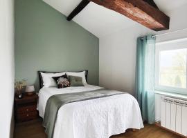 Chambres d'hôtes - Les Varennes, vacation rental in Saint-Georges-de-Reneins