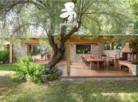 Villa Menie - Golden Fig Sykia lodge, cabin in Paralia Sikias