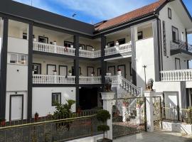VILA AARON, casa o chalet en Durrës