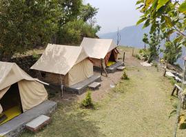 Shakoon Camps & Farmstay Nainital、ナイニタールのホテル