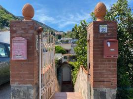 Casa Wanda - Restyled 2026 Edition Holiday Home, Ischia Center, hotel di Ischia Town
