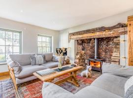 Pass the Keys Charming Downland Cottage, hotel with parking in Chichester