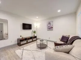Trendy Apt in Midtown, Walk to Shops & Sites, Pets Ok