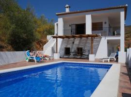 Piltraque - our stunning country villa to rent in Andalucia, Spain، بيت عطلات شاطئي في كولمينار