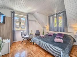 Couple's Getaway in the Center of Hvar w/Sea View, guest house in Hvar