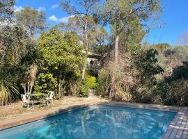 Oustal du pic saint loup, hotel v destinaci Saint-Jean-de-Cuculles