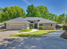 Anderson Home with Seasonal Beach and Boat Dock!, aluguel de temporada em Anderson