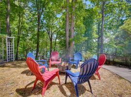 Game Room and Lake View Lake Hartwell Group Retreat, hotel in Anderson