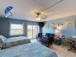 IR142 1st Floor Condo, 2 Bed Studio, Shared Pool, Boardwalks to Beach, hotel in Port Aransas