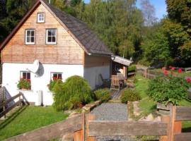 Ferienhaus in Elbersreuth mit Garten, Grill und Terrasse โรงแรมในPresseck