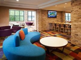 Fairfield Inn & Suites Indianapolis East、インディアナポリス、Indianapolis Eastのホテル