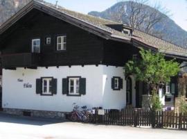 Gemütliches Ferienhaus in Lofer mit Terrasse, Garten und Grill, отель в Лофере