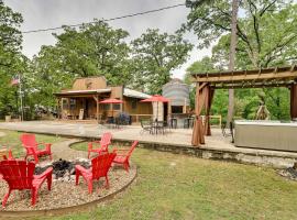 2 Mi to Choctaw Landing Western Daze Cabin! โรงแรมในStephens Gap