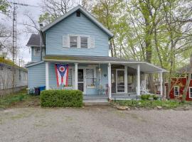 Spacious Lakeside Cottage - 2 Miles to Marblehead!, hotel with parking in Lakeside