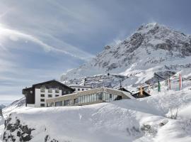 Hotel Zürserhof, hotel i Zürs am Arlberg