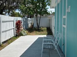 Private and Well Equipped Studio on First Floor, hotel with parking in Lakeland