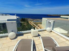 Binibeca Vell Luxury Villa, sea direct access, private pool, hotell i Binibeca