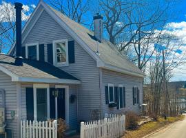 Tannery Brook Cottage, vacation home in Bucksport