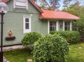Beautiful Home In Stavsns With Wifi And 1 Bedrooms, hotel s parkiriščem v mestu Djurhamn