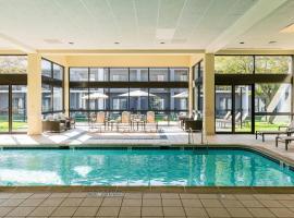 Courtyard by Marriott Chicago Naperville: Naperville, Four Lakes Rope Tow 3 yakınında bir otel