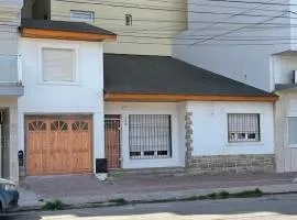 Hermosa casa 50 mts del mar y frente al parque