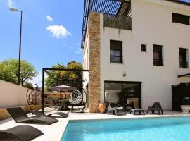 Nice Home In Avignon With 5 Bedrooms, Wifi And Private Swimming Pool