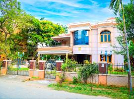 Divine Luxury Villa, hytte i Tirupati