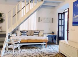 Town House near Old Town with Rooftop Jacuzzi, hotel v destinaci Město Rhodos