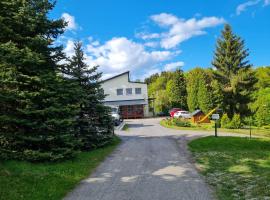 Villa Paradajs - ubytovanie pri jazere, Ferienwohnung mit Hotelservice in Banská Štiavnica